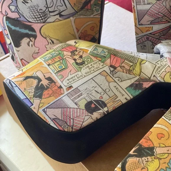 PLATFORM HEELS NWOB - Picture 5 of 6